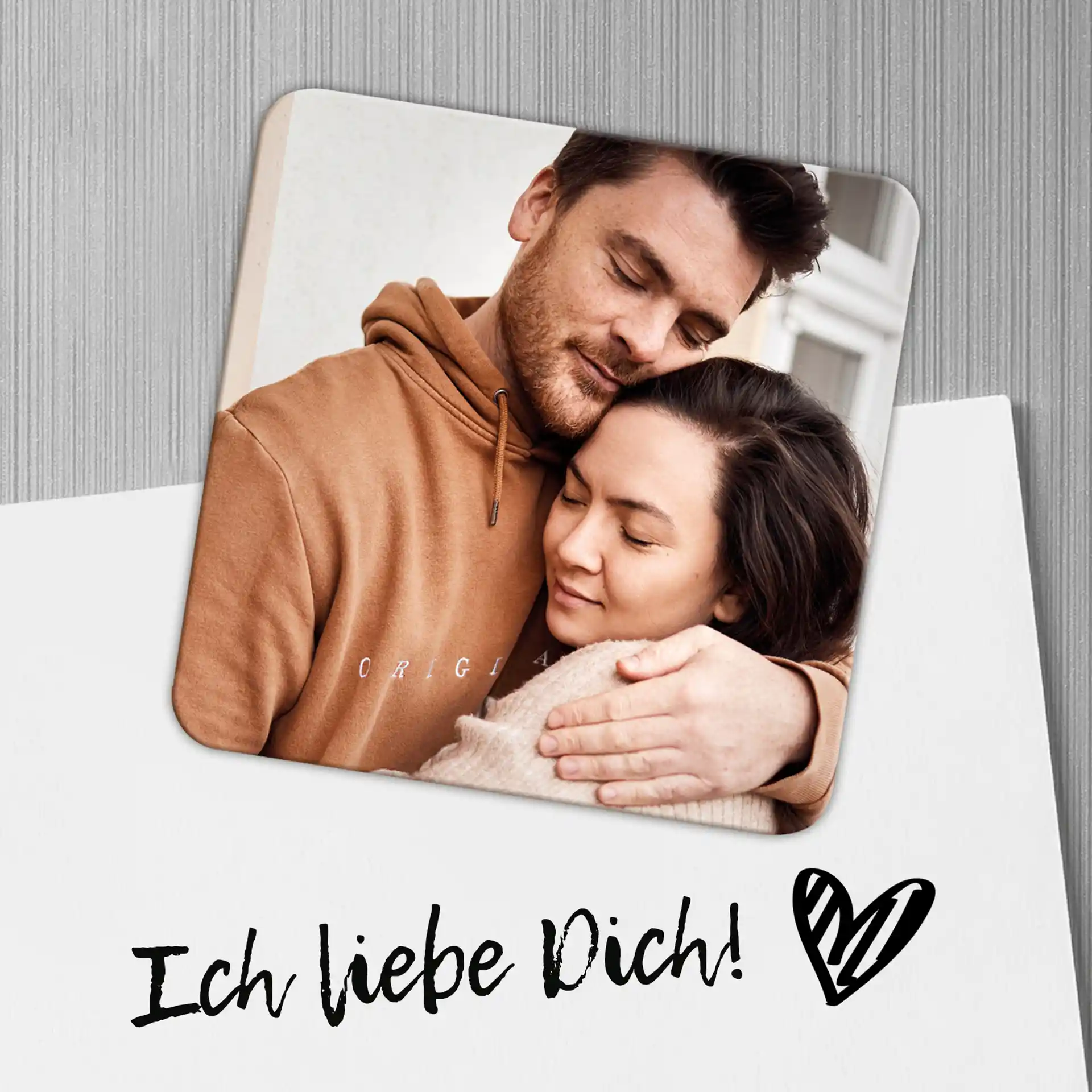 Personalisierter Fotomagnet Quadrat – Deine Erinnerungen auf einem hochwertigen Magneten für Kühlschrank oder Büro.
